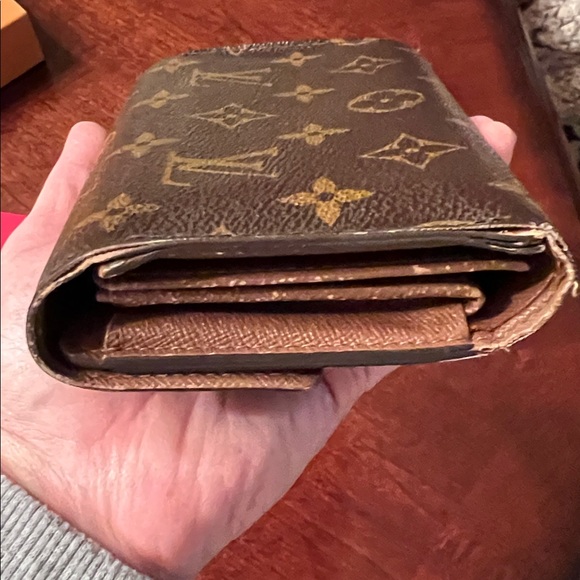 Louis Vuitton Brown Monogram Wallet
Good used condition. Lots of use left - Picture 6 of 16